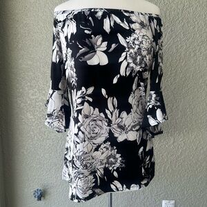 Floral Off-Shoulder Black and White Top. White House Black Market. Sz M.